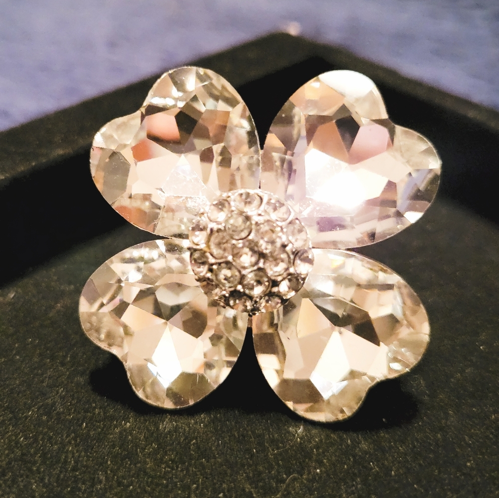 Dramatic Crystal Rhinstone flower ring